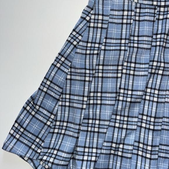 Hollister Mini Skirt - Picture 3 of 6